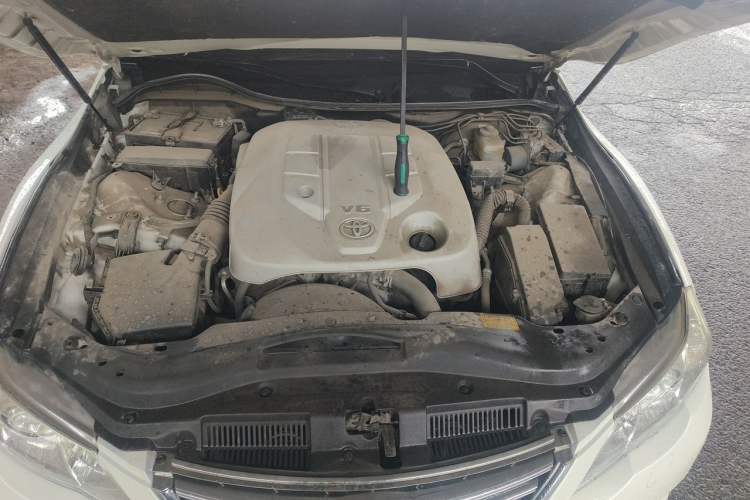 Used Toyota Reiz 2010 2.5V Fengdu Elite Edition Engine Bay