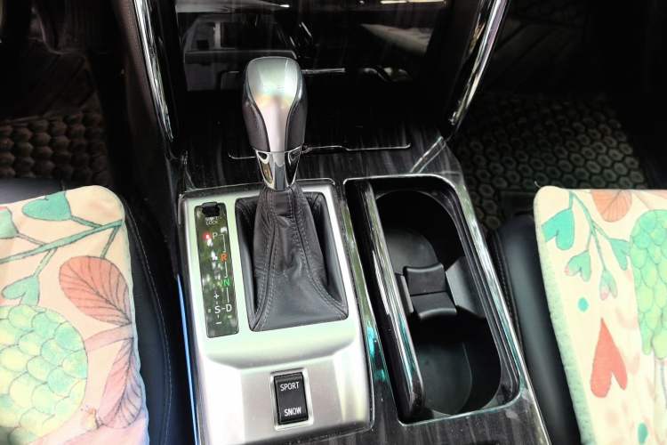 Used Toyota Reiz 2010 2.5V Fashion Elite Edition Gear Lever