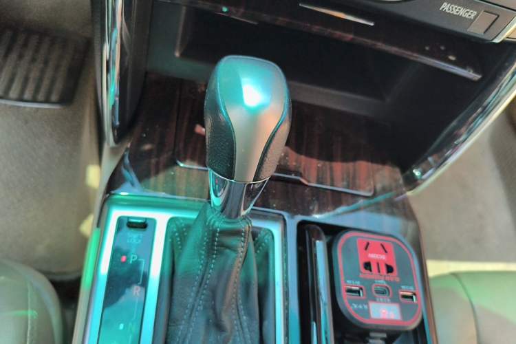 Used Toyota Reiz 2010 2.5V Fengdu Elite Edition Gear Lever