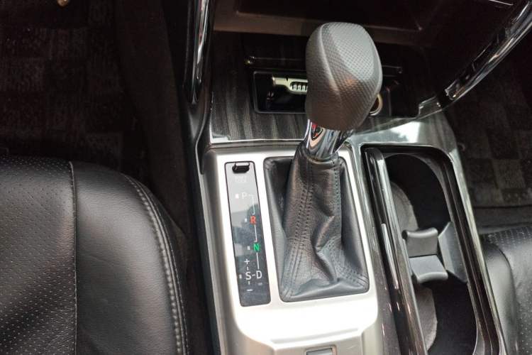 Used Toyota Reiz 2010 2.5S Fengdu Jinghua Edition Gear Lever