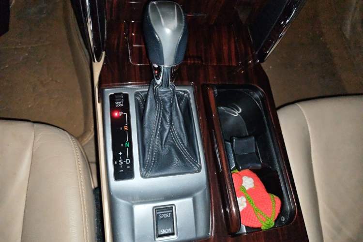 Used Toyota Reiz 2010 2.5V Fengdu Elite Edition Gear Lever