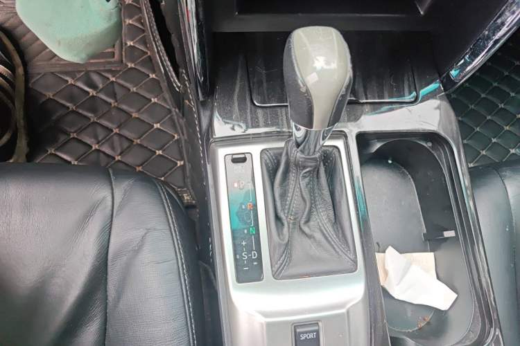 Used Toyota Reiz 2010 2.5V Fengdu Elite Edition Gear Lever