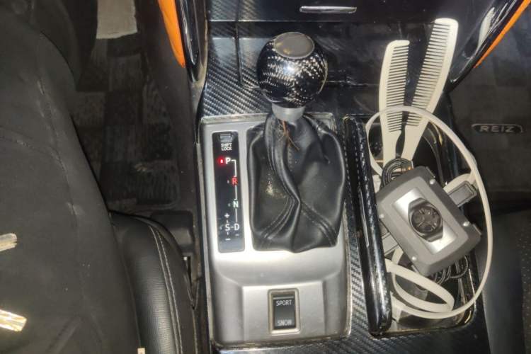 Used Toyota Reiz 2010 2.5V Fashion Elite Edition Gear Lever