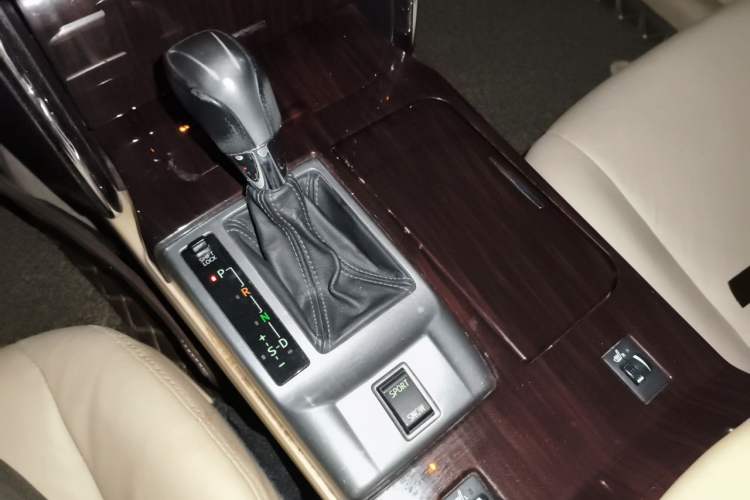Used Toyota Reiz 2010 2.5V Fengdu Elite Edition Gear Lever