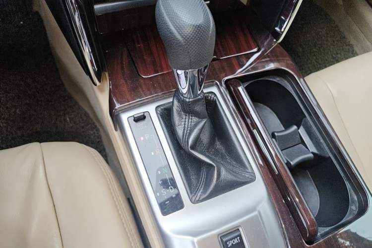 Used Toyota Reiz 2010 2.5S Fengdu Jinghua Edition Gear Lever