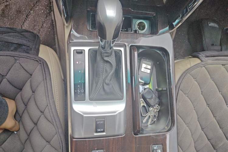 Used Toyota Reiz 2010 2.5V Fengdu Elite Edition Gear Lever