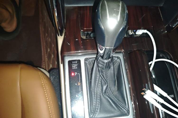 Used Toyota Reiz 2010 2.5V Fengdu Elite Edition Gear Lever