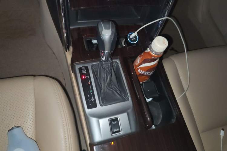 Used Toyota Reiz 2010 2.5S Fashion Elite Edition Gear Lever