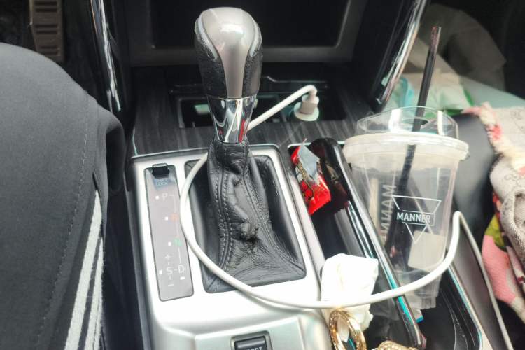 Used Toyota Reiz 2010 2.5V Fashion Elite Edition Gear Lever