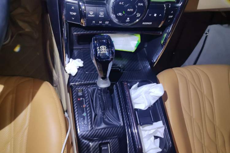 Used Toyota Reiz 2010 2.5V Fengdu Elite Edition Gear Lever