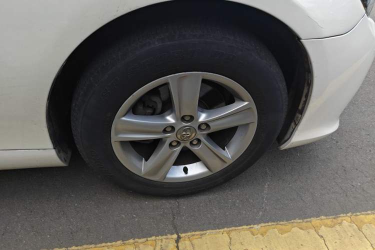 Used Toyota Reiz 2010 2.5V Fengdu Elite Edition Right Front Wheel Hub