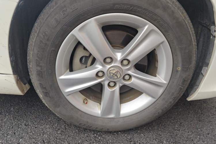 Used Toyota Reiz 2010 2.5V Fengdu Elite Edition Right Front Wheel Hub