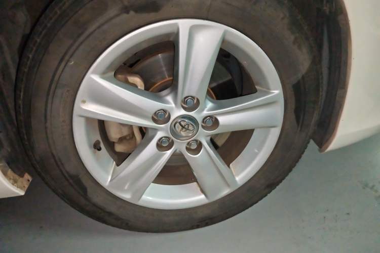 Used Toyota Reiz 2010 2.5V Fengdu Elite Edition Right Front Wheel Hub