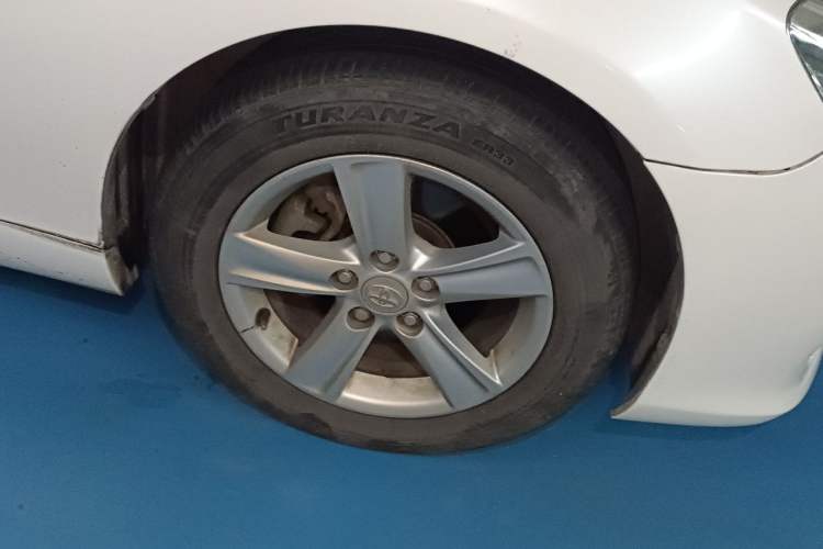 Used Toyota Reiz 2010 2.5V Fengdu Elite Edition Right Front Wheel Hub