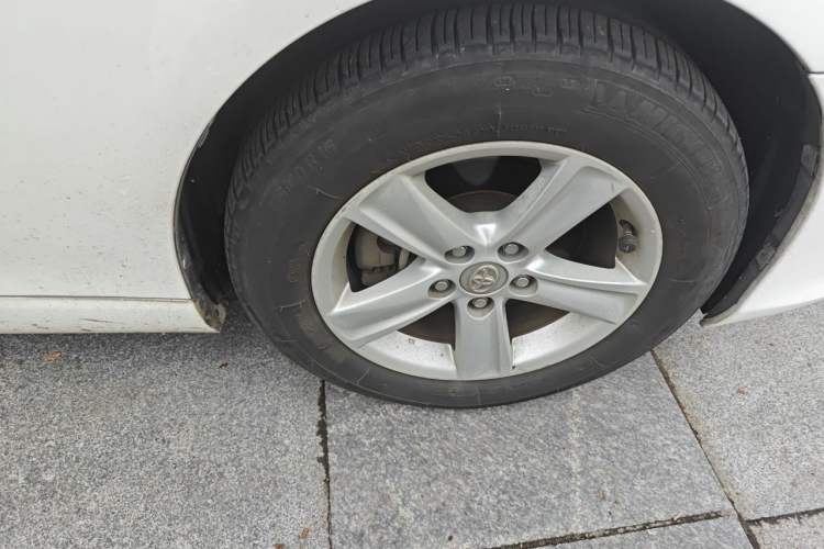 Used Toyota Reiz 2010 2.5V Fengdu Elite Edition Right Front Wheel Hub