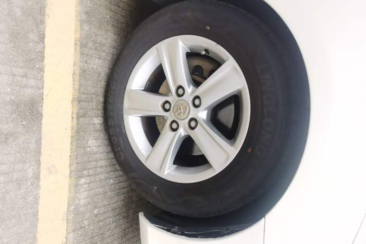 Used Toyota Reiz 2010 2.5V Fengdu Elite Edition Right Front Wheel Hub