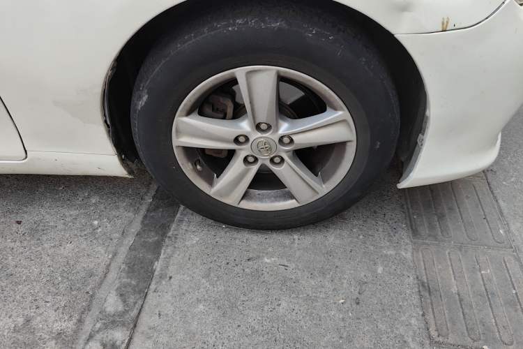 Used Toyota Reiz 2010 2.5V Fengdu Elite Edition Right Front Wheel Hub