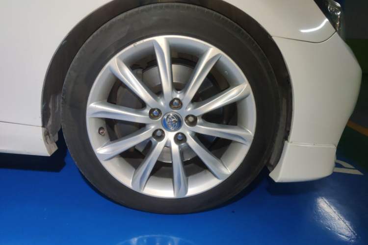 Used Toyota Reiz 2010 2.5V Fashion Elite Edition Right Front Wheel Hub