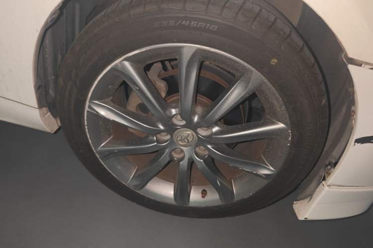 Used Toyota Reiz 2010 2.5V Fashion Elite Edition Right Front Wheel Hub