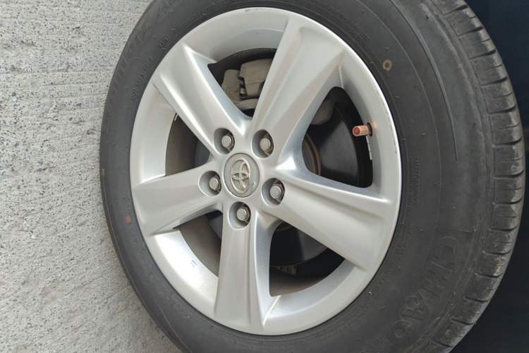 Used Toyota Reiz 2010 2.5V Fengdu Elite Edition Right Front Wheel Hub