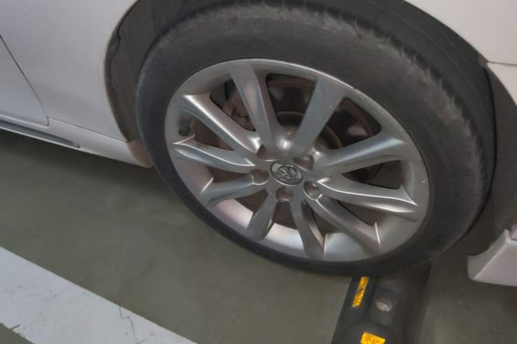 Used Toyota Reiz 2010 2.5S Fashion Elite Edition Right Front Wheel Hub