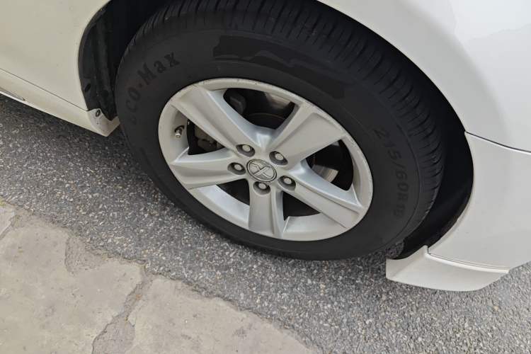 Used Toyota Reiz 2010 2.5V Fengdu Elite Edition Right Front Wheel Hub