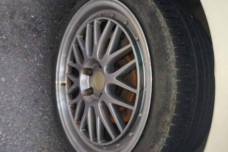 Used Toyota Reiz 2010 2.5V Fengdu Elite Edition Right Front Wheel Hub