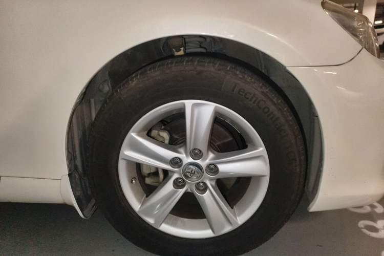 Used Toyota Reiz 2010 2.5V Fengdu Elite Edition Right Front Wheel Hub