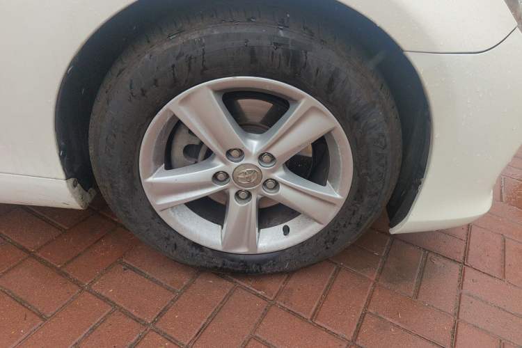 Used Toyota Reiz 2010 2.5V Fengdu Elite Edition Right Front Wheel Hub