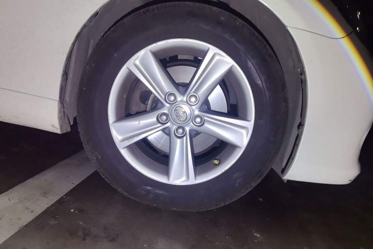 Used Toyota Reiz 2010 2.5V Fengdu Elite Edition Right Front Wheel Hub