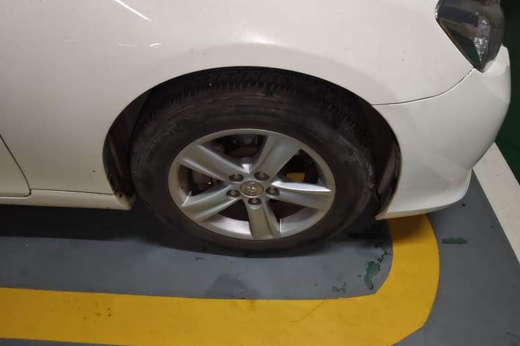 Used Toyota Reiz 2010 2.5V Fengdu Elite Edition Right Front Wheel Hub
