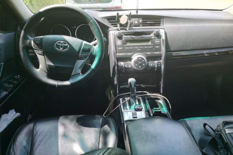 Used Toyota Reiz 2012 2.5V Fengdu Elite Stylish Edition Center Console