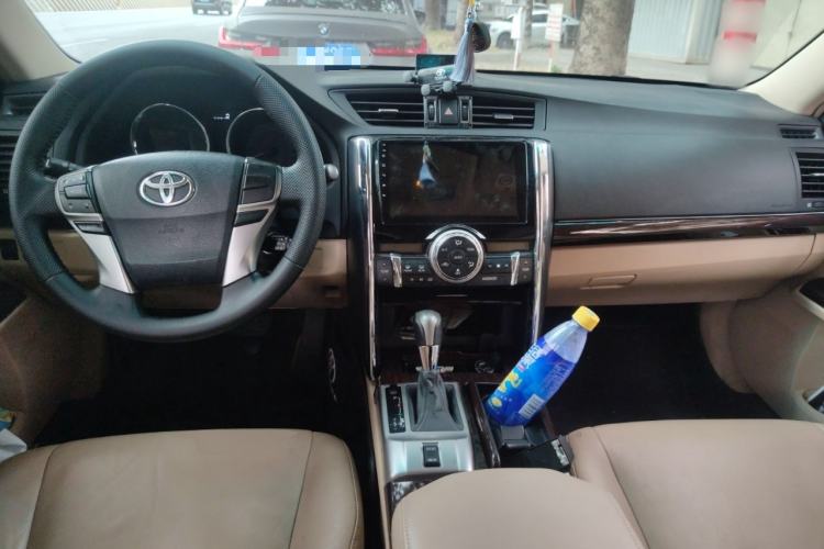 Used Toyota Reiz 2012 2.5V Fengdu Elite Stylish Edition Center Console