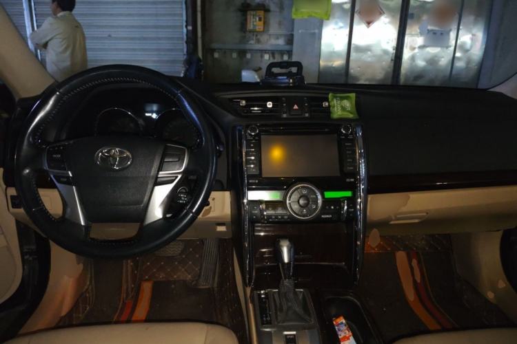 Used Toyota Reiz 2012 2.5V Fengdu Elite Stylish Edition Center Console