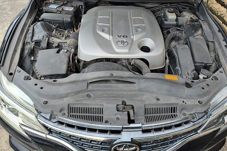 Used Toyota Reiz 2012 2.5V Fengdu Elite Stylish Edition Engine Bay