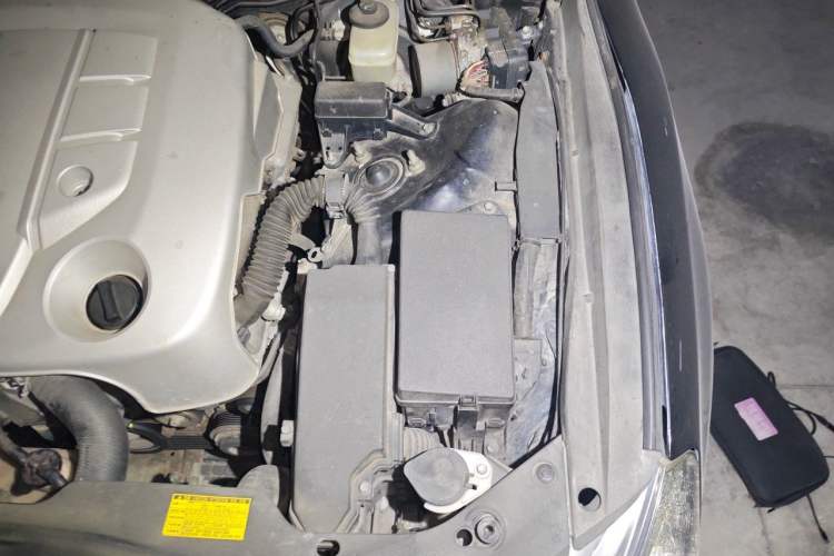 Used Toyota Reiz 2012 2.5V Fengdu Elite Stylish Edition Engine Bay Left