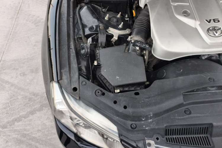 Used Toyota Reiz 2012 2.5V Fengdu Elite Stylish Edition Engine Bay Right