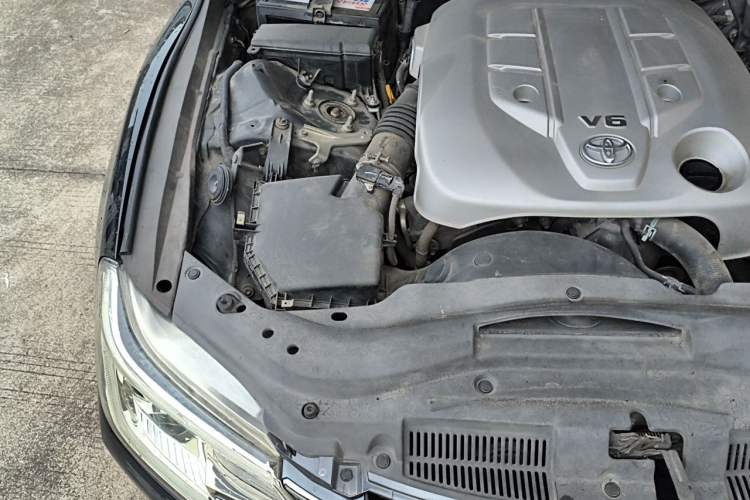 Used Toyota Reiz 2012 2.5V Fengdu Elite Stylish Edition Engine Bay Right