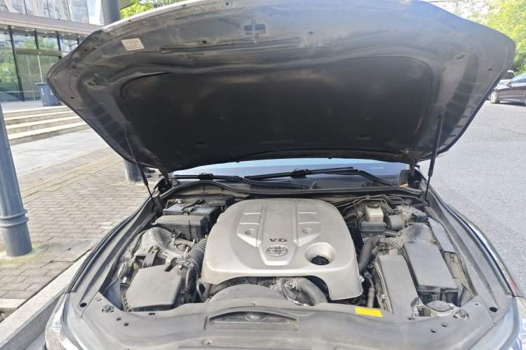 Used Toyota Reiz 2012 2.5V Fengdu Elite Stylish Edition Engine Bay