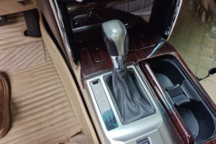 Used Toyota Reiz 2012 2.5V Fengdu Elite Stylish Edition Gear Lever