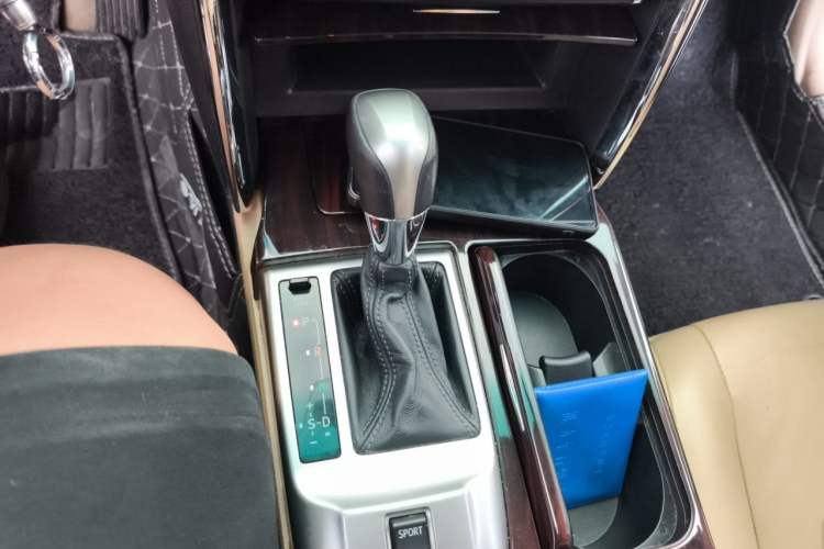 Used Toyota Reiz 2012 2.5V Fengdu Elite Stylish Edition Gear Lever