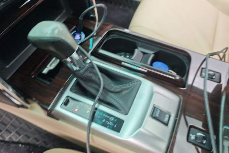 Used Toyota Reiz 2012 2.5V Fengdu Elite Stylish Edition Gear Lever