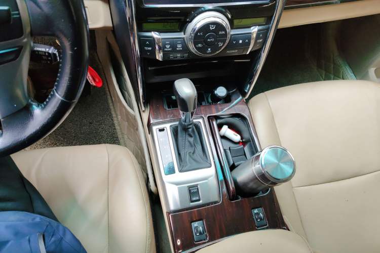 Used Toyota Reiz 2012 2.5V Fengdu Elite Stylish Edition Gear Lever