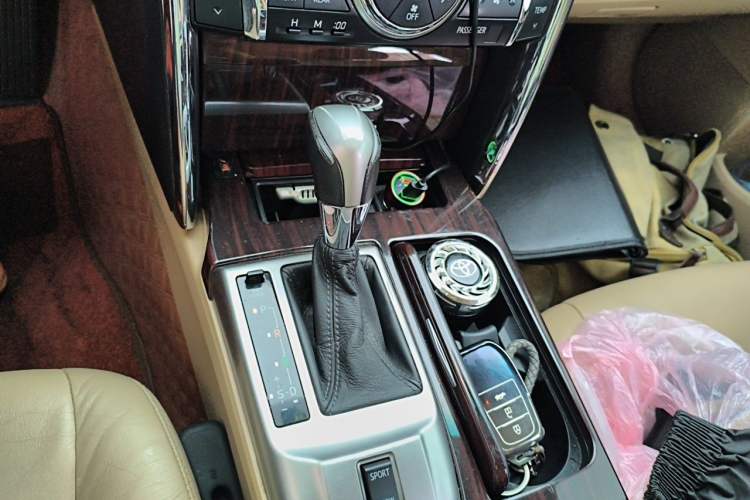 Used Toyota Reiz 2012 2.5V Fengdu Elite Stylish Edition Gear Lever