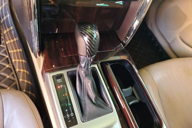 Used Toyota Reiz 2012 2.5V Fengdu Elite Stylish Edition Gear Lever