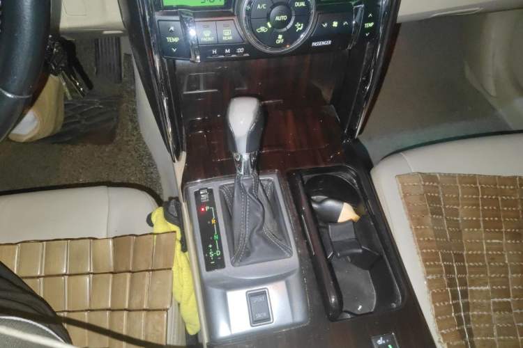 Used Toyota Reiz 2012 2.5V Fengdu Elite Stylish Edition Gear Lever