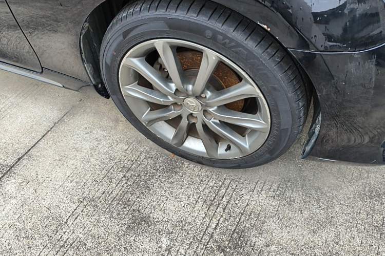 Used Toyota Reiz 2012 2.5V Fengdu Elite Stylish Edition Right Front Wheel Hub