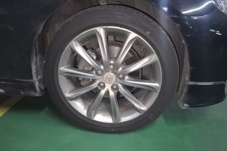Used Toyota Reiz 2012 2.5V Fengdu Elite Stylish Edition Right Front Wheel Hub