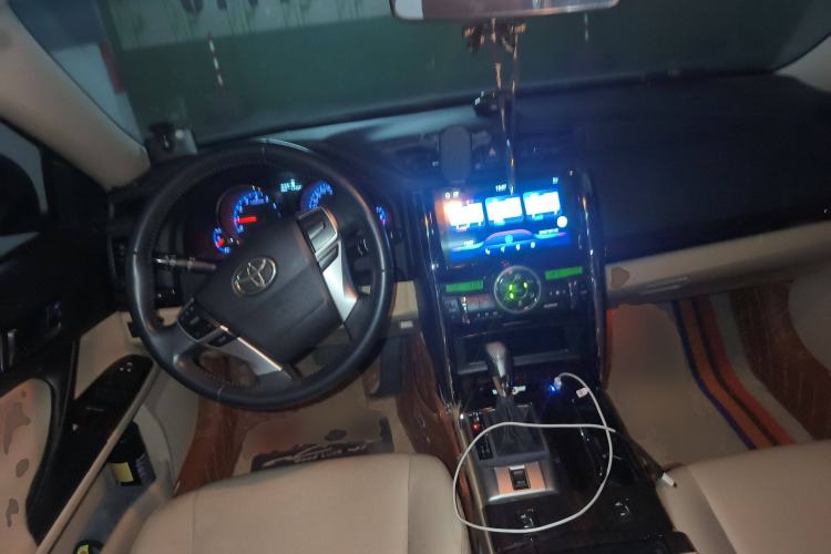 Used Toyota Reiz 2012 2.5V Fengdu Elite Stylish Edition Center Console