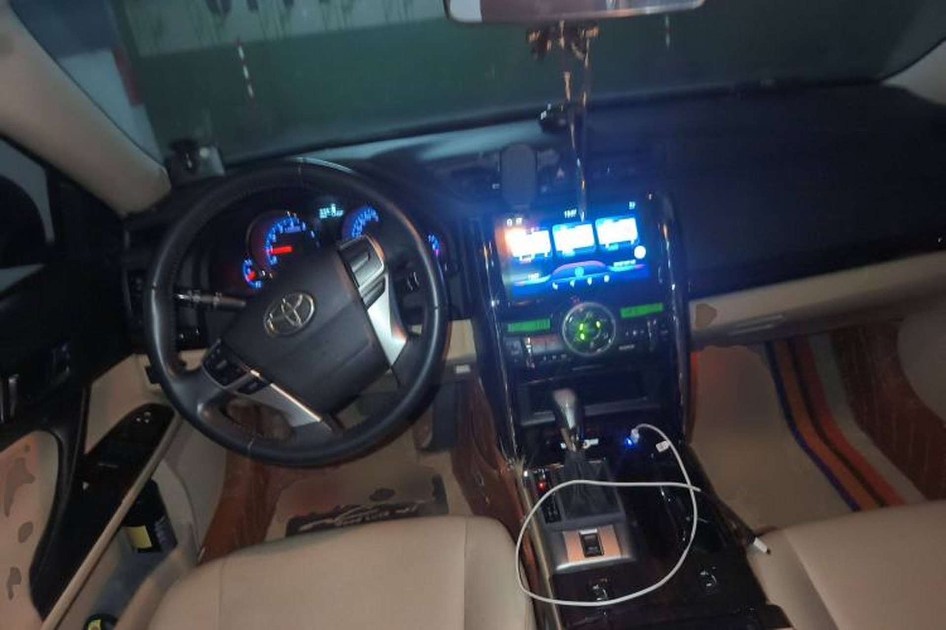 Used Toyota Reiz 2012 2.5V Fengdu Elite Stylish Edition Center Console